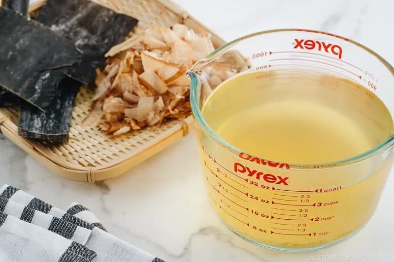 How to make dashi, image from Just One Cookbook
